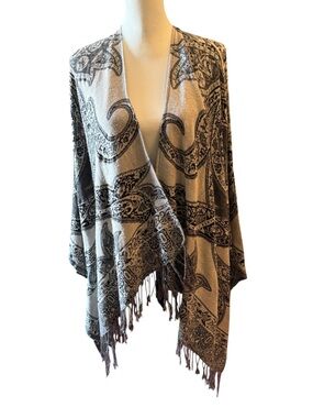 ABERCROMBIE & FITCH Fringed Open Front Paisley Wrap Sweater Shawl Poncho